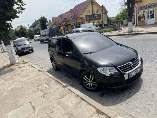 Volkswagen Touran
                          2009г. в рассрочку