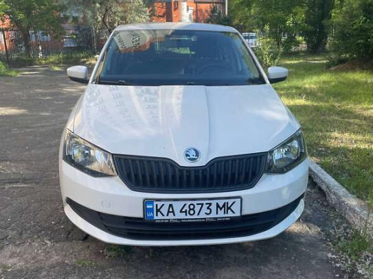 Skoda Fabia                           2017г. в рассрочку