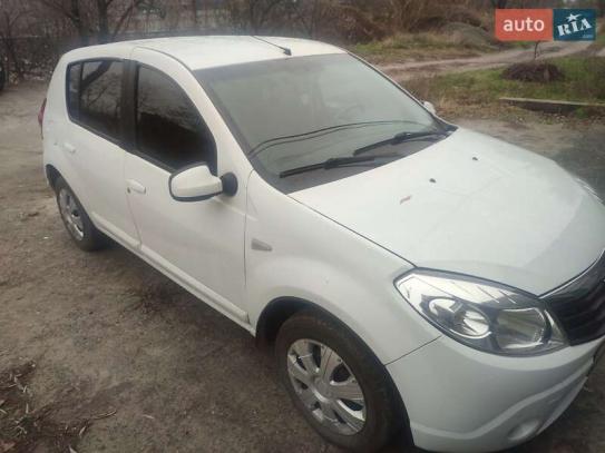 Dacia Sandero
                         2012г. в рассрочку