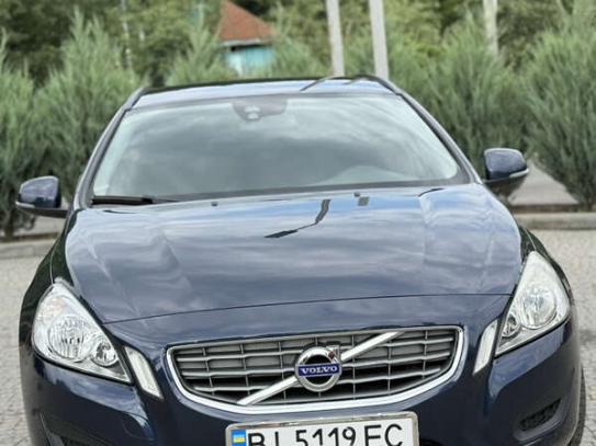 Volvo V60                             2012г. в рассрочку