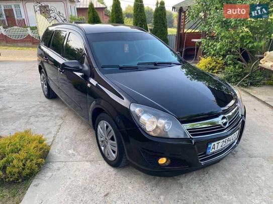 Opel Astra                           2009г. в рассрочку