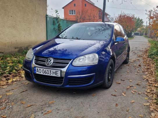 Volkswagen Golf 2004р. у розстрочку