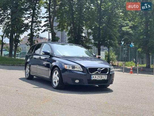 Volvo V50                             2012г. в рассрочку