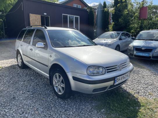 Volkswagen Golf 2001р. у розстрочку