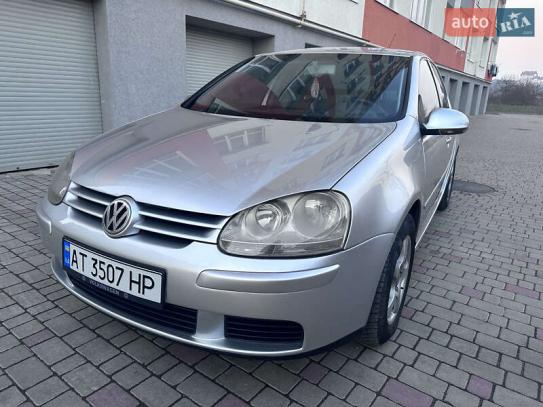 Volkswagen Golf 2004г. в рассрочку