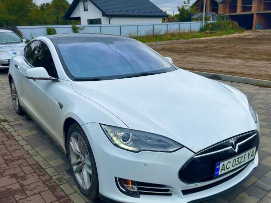 Tesla Model s 2014г. в рассрочку