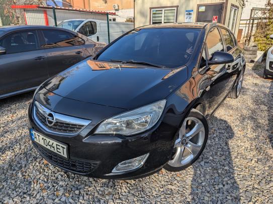 Opel Astra 2011р. у розстрочку