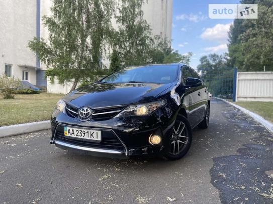 Toyota Auris 2015р. у розстрочку