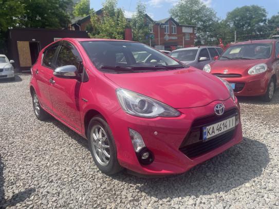 Toyota Aqua                            2015г. в рассрочку