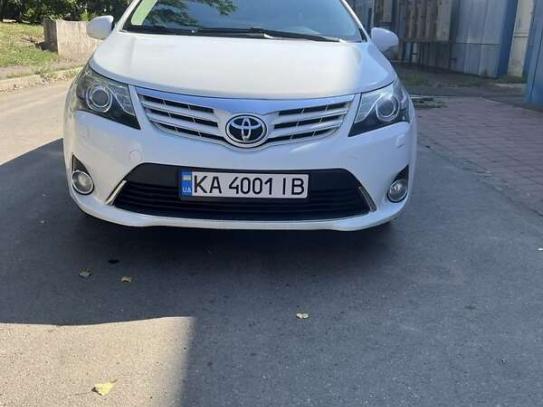 Toyota Avensis 2012г. в рассрочку