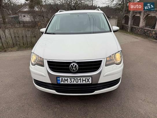 Volkswagen Touran
                          2010г. в рассрочку