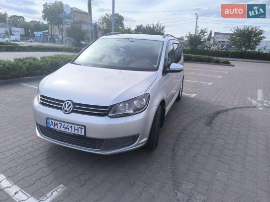 Volkswagen Touran                          2010г. в рассрочку