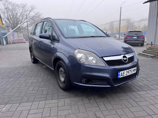 Opel Zafira 2008г. в рассрочку