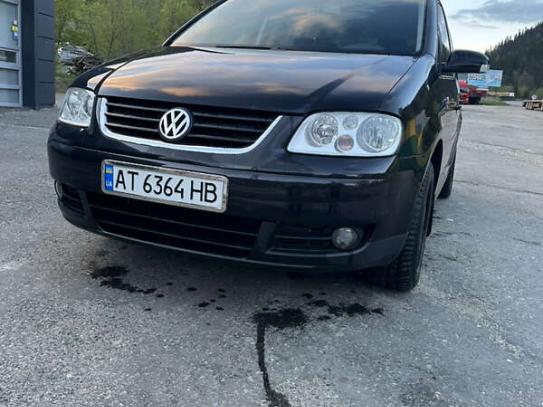 Volkswagen Touran                          2004г. в рассрочку