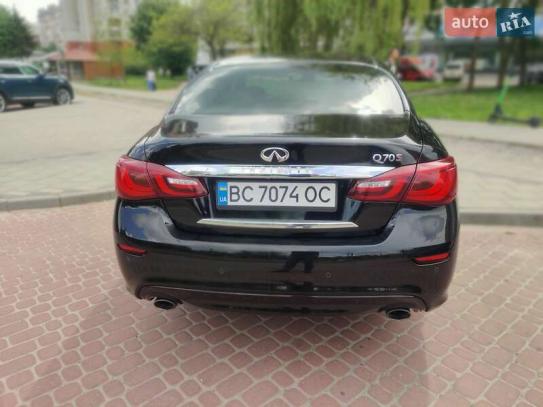 Infiniti Q70
                             2015г. в рассрочку