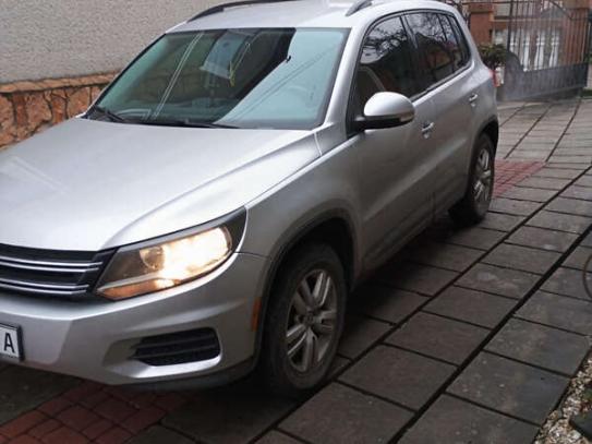 Volkswagen Tiguan
                          2015г. в рассрочку