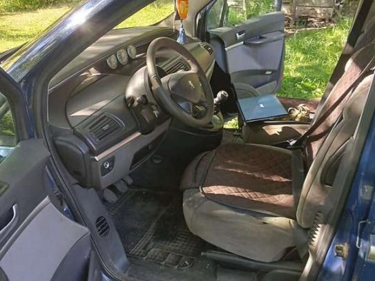 Peugeot 807                             2004г. в рассрочку
