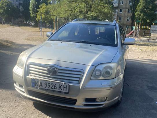 Toyota Avensis 2004р. у розстрочку