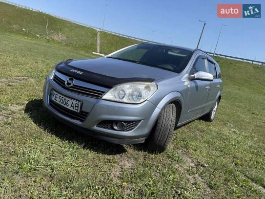 Opel Astra                           2009г. в рассрочку