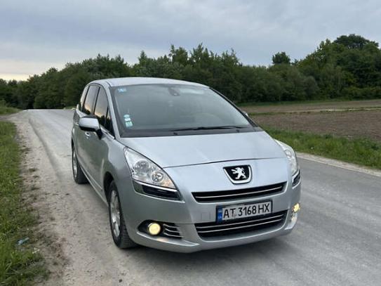 Peugeot 5008
                            2010г. в рассрочку