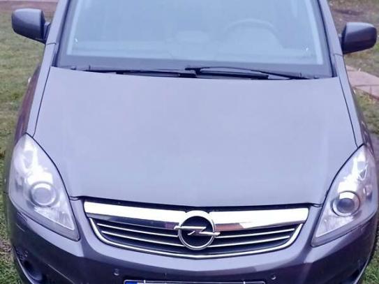 Opel Zafira 2010г. в рассрочку