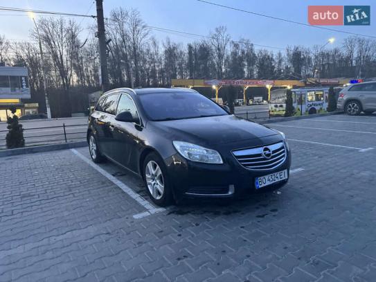 Opel Insignia                        2010г. в рассрочку