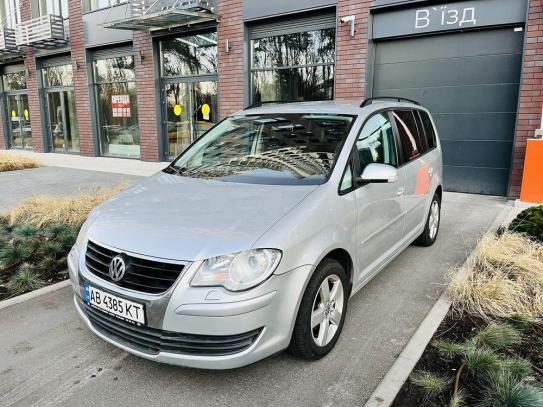 Volkswagen Touran                          2008г. в рассрочку