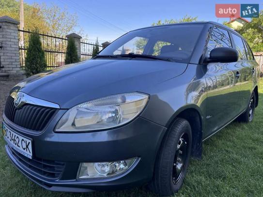 Skoda Fabia                           2010г. в рассрочку