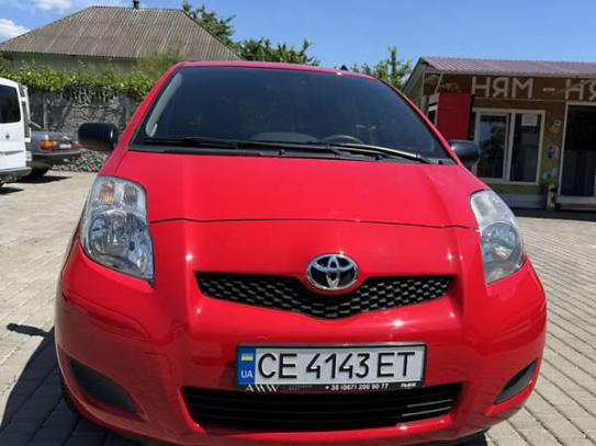 Toyota Yaris
                           2011г. в рассрочку