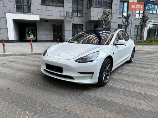 Tesla Model 3 2023г. в рассрочку