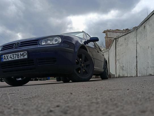 Volkswagen Golf                            2001г. в рассрочку