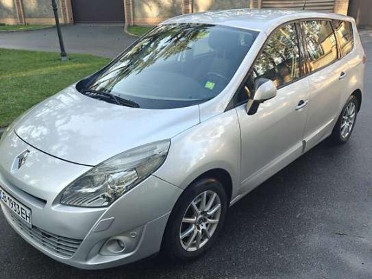 Renault Grand scenic                    2009г. в рассрочку