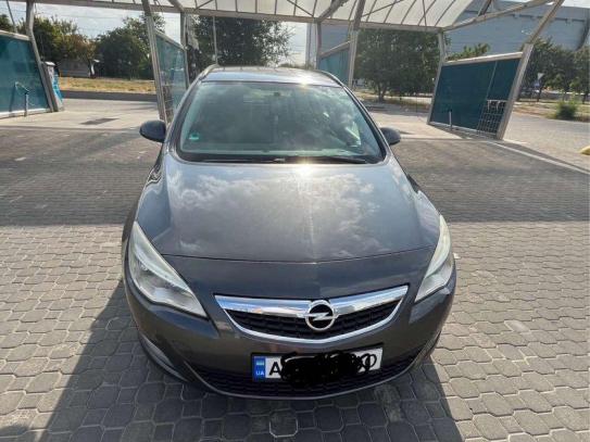 Opel Astra 2011р. у розстрочку