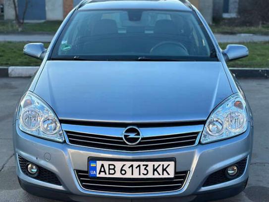 Opel Astra station wagon 2009г. в рассрочку