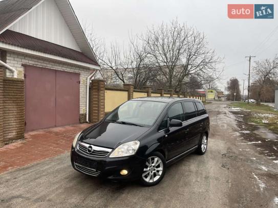 Opel Zafira 2009г. в рассрочку