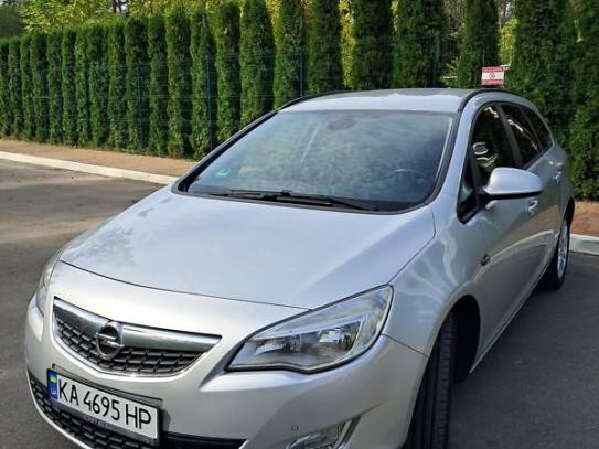 Opel Astra 2011р. у розстрочку