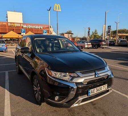 Mitsubishi Outlander                       2019г. в рассрочку