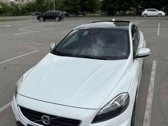 Volvo V40                             2015г. в рассрочку