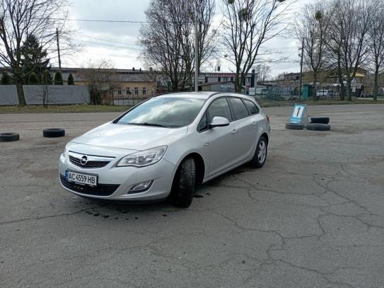 Opel Astra sports tourer 2011р. у розстрочку