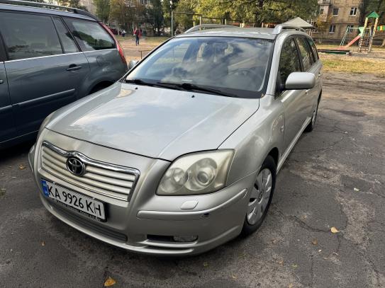 Toyota Avensis 2004р. у розстрочку