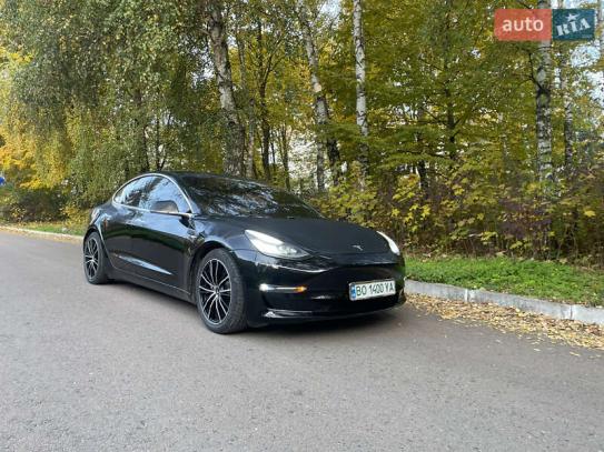 Tesla Model 3 2019р. у розстрочку