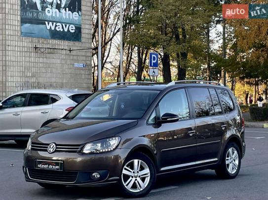 Volkswagen Touran                          2012г. в рассрочку