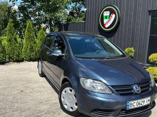 Volkswagen Golf
                            2007г. в рассрочку
