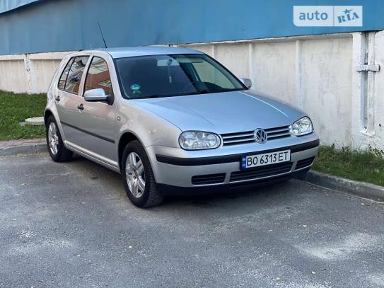 Volkswagen Golf 2002р. у розстрочку