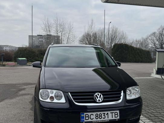 Volkswagen Touran                          2005г. в рассрочку