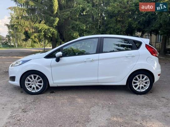 Ford Fiesta                          2016г. в рассрочку