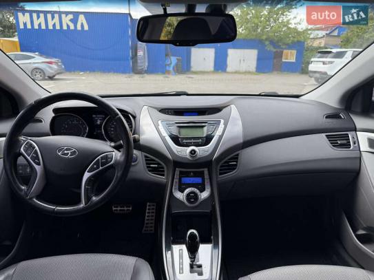 Hyundai Elantra                         2012г. в рассрочку
