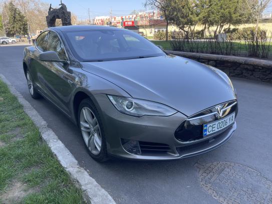 Tesla Model s                         2015г. в рассрочку