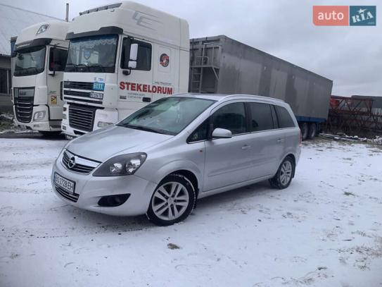 Opel Zafira 2008г. в рассрочку