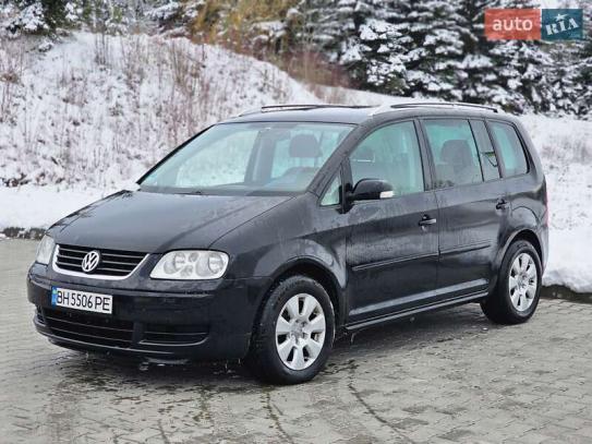 Volkswagen Touran 2006р. у розстрочку